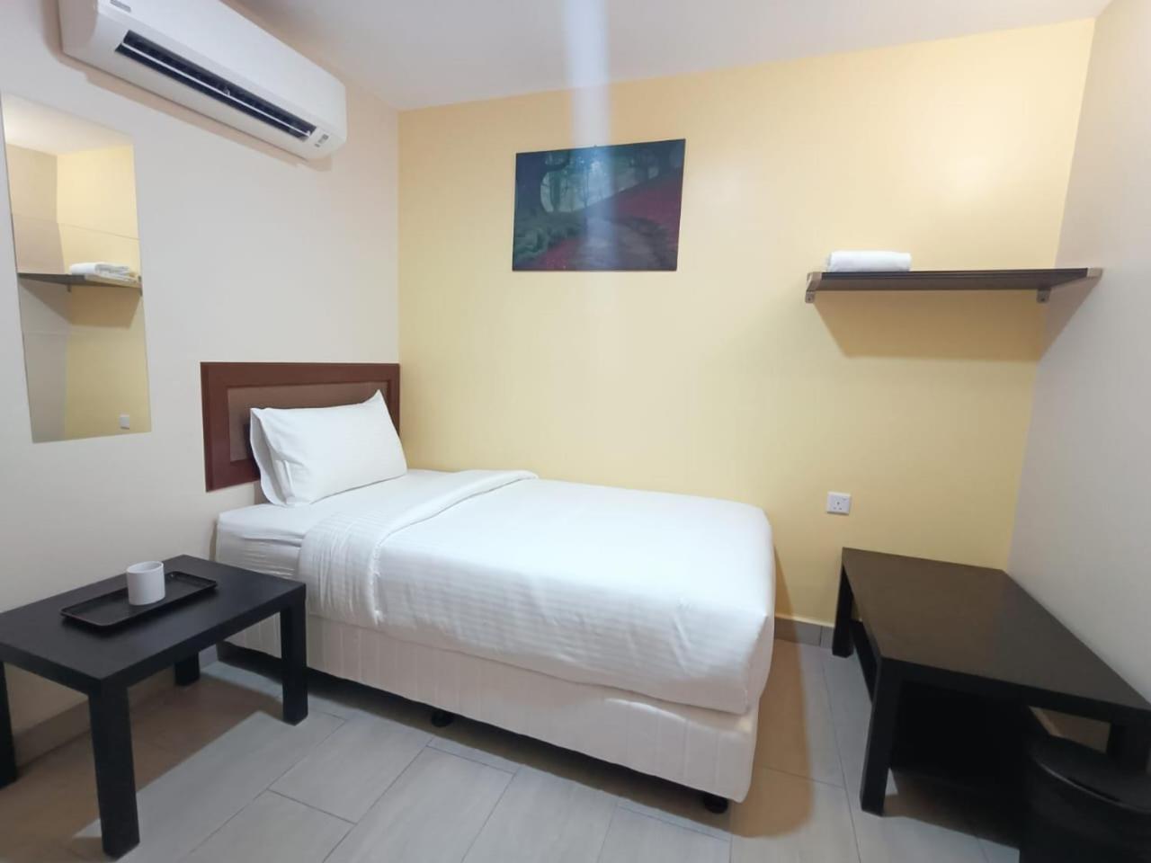 Capital O 90897 Island City Hotel 乔治敦 外观 照片
