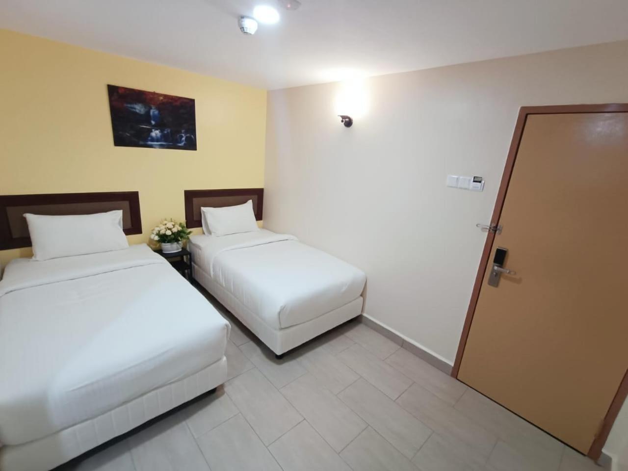 Capital O 90897 Island City Hotel 乔治敦 外观 照片
