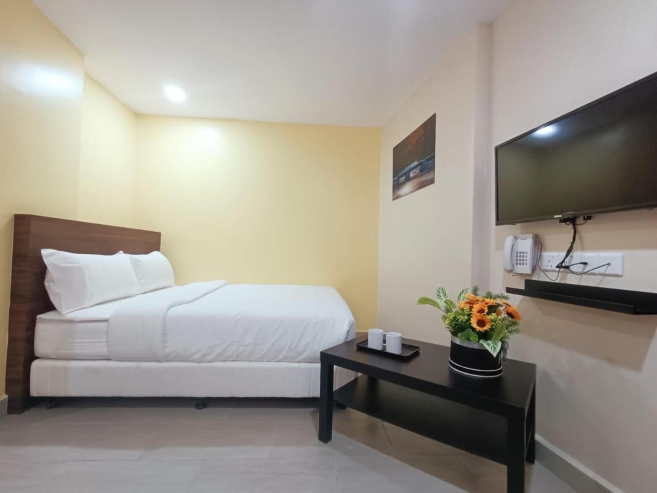 Capital O 90897 Island City Hotel 乔治敦 外观 照片